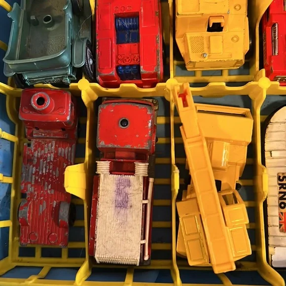 Vintage’60’s ‘70’s Lesney Matchbox case plus cars